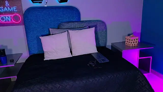 MiiaCullens online show from March 28, 2026, 12:06 pm