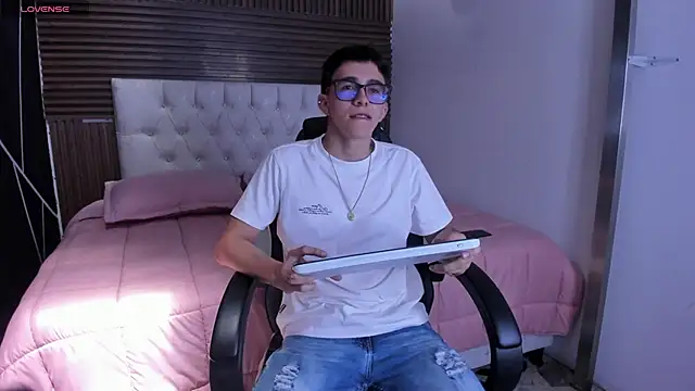 TylerCross  online show from March 15, 2026, 5:42 pm