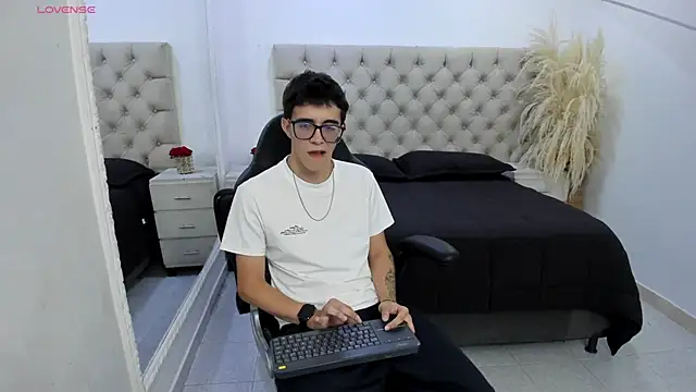 TylerCross  online show from March 29, 2026, 5:25 pm