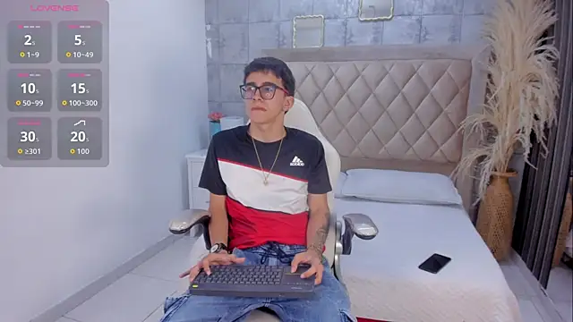 TylerCross  online show from March 26, 2026, 8:51 pm