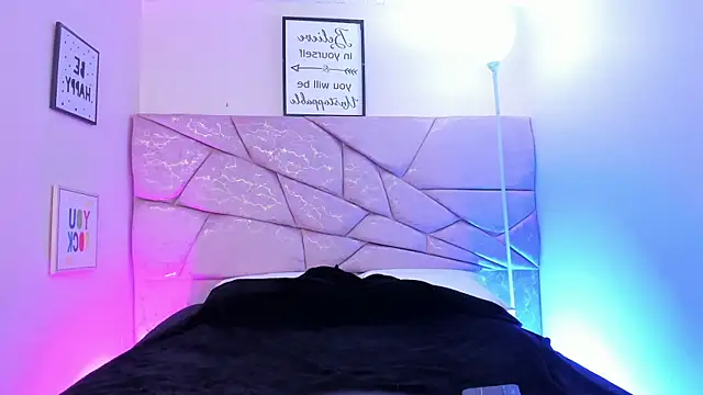 Amara Velle online show from April 11, 2026, 1:04 pm