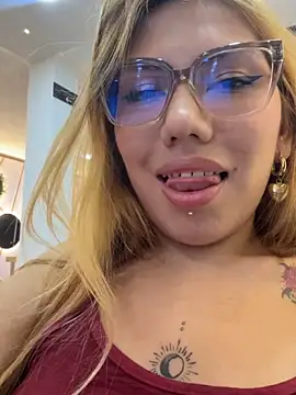 Snapshot of Lia_Sterling chatting on April 22, 2026, 1:01 am Lia Sterling online show from April 22, 2026, 1:01 am