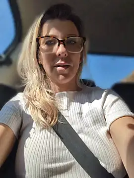 Snapshot of ManuelaX chatting on February 24, 2026, 11:11 am ManuelaX online show from February 24, 2026, 11:11 am