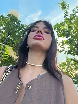 Snapshot of RaniaSnow chatting on July 9, 2026, 3:40 am RaniaSnow online show from July 9, 2026, 3:40 am