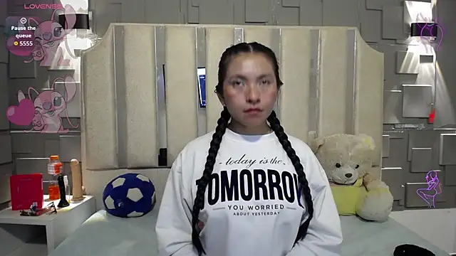 Chloe16  online show from April 10, 2026, 7:43 pm