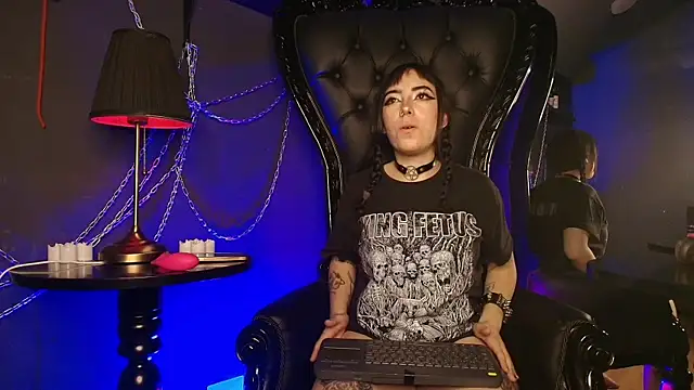 HoneyDemoni online show from April 27, 2026, 12:03 pm