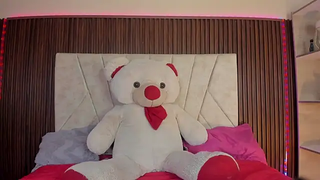 nikkita dragon  online show from April 26, 2026, 8:39 pm