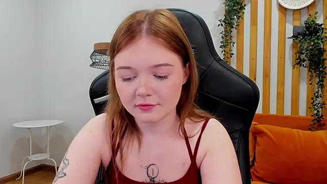Snapshot of ElinaVale chatting on July 3, 2026, 5:14 am ElinaVale online show from July 3, 2026, 5:14 am