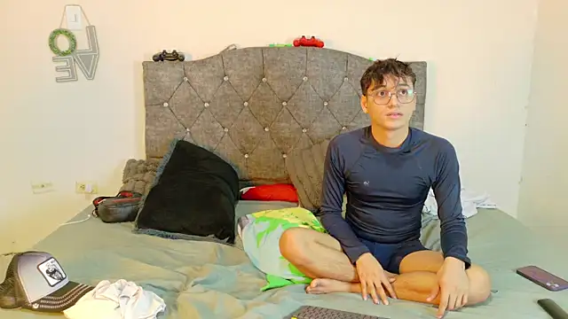 logan andrew online show from April 11, 2026, 9:18 pm