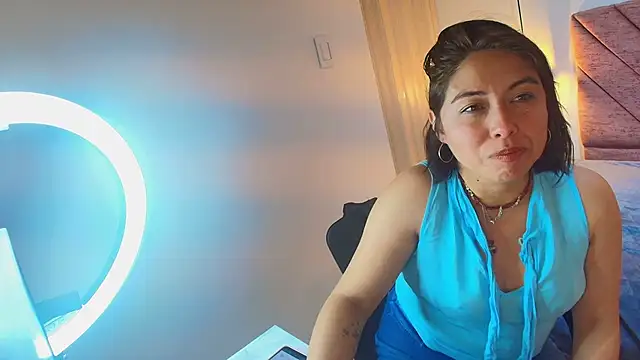 Amanda Fox   online show from April 13, 2026, 7:51 pm