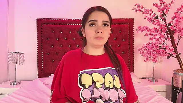 Snapshot of Daphne_glas chatting on June 7, 2026, 11:37 am Daphne glas online show from June 7, 2026, 11:37 am