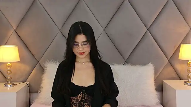 Snapshot of OliviaDiaz chatting on May 2, 2026, 8:03 pm OliviaDiaz online show from May 2, 2026, 8:03 pm