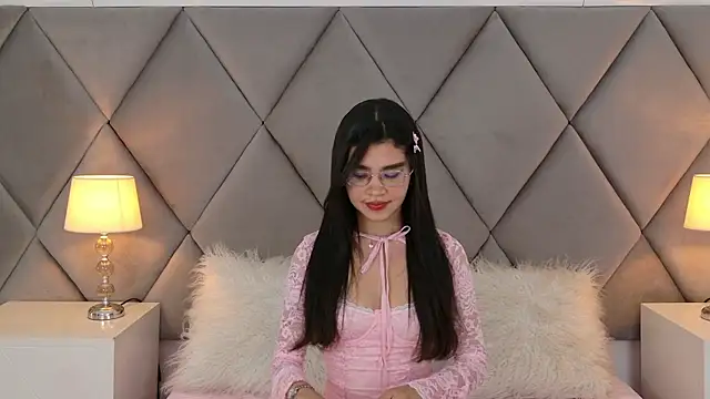 Snapshot of OliviaDiaz chatting on May 24, 2026, 8:20 pm OliviaDiaz online show from May 24, 2026, 8:20 pm