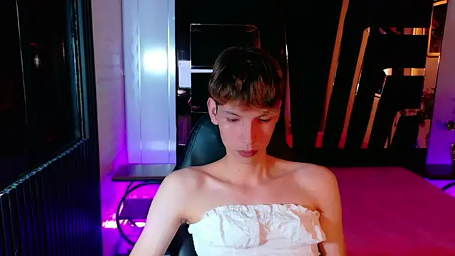 Stefany PiInk online show from April 5, 2026, 12:45 pm