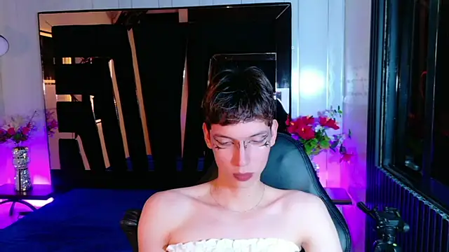 Stefany PiInk online show from April 17, 2026, 8:00 pm