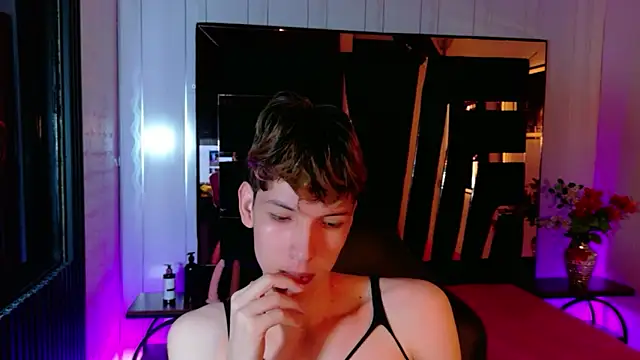 Stefany PiInk online show from April 4, 2026, 1:28 pm