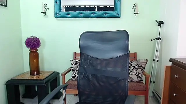 ChalonVera online show from April 11, 2026, 8:23 pm