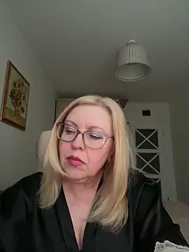 JanieLight53 online show from April 15, 2026, 4:44 pm