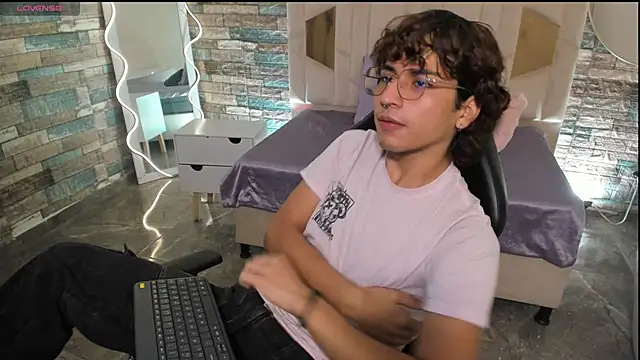 JUSTIN TAY1 online show from April 13, 2026, 11:36 am