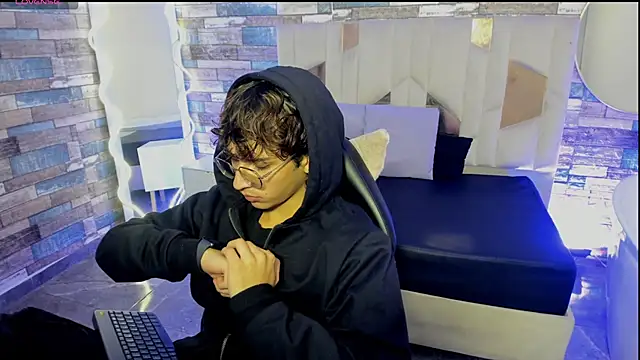 JUSTIN TAY1 online show from April 11, 2026, 11:36 am