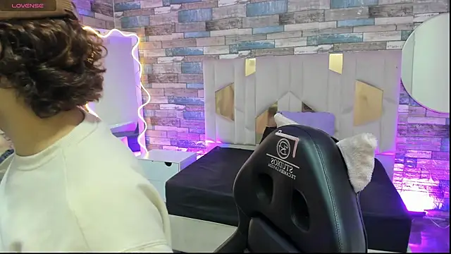 JUSTIN TAY1 online show from April 14, 2026, 11:48 am