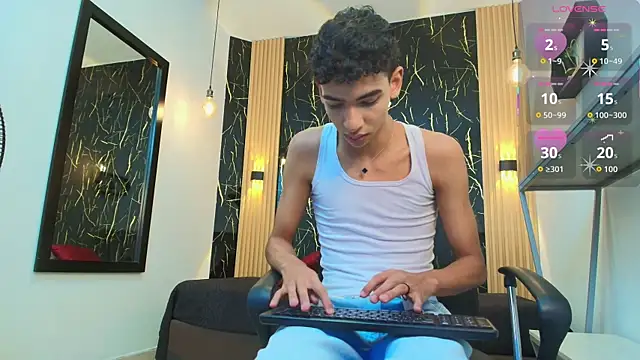 Snapshot of ValeriHot_1 chatting on May 24, 2026, 2:44 am ValeriHot 1 online show from May 24, 2026, 2:44 am