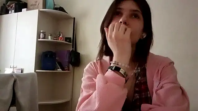 FluffyKisses online show from March 9, 2026, 1:25 pm