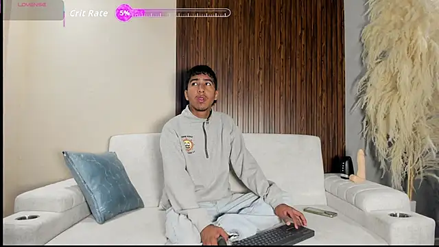 Snapshot of Ender_h0tt chatting on June 5, 2026, 2:01 pm Ender h0tt online show from June 5, 2026, 2:01 pm