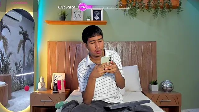 Snapshot of Ender_h0tt chatting on July 13, 2026, 9:58 pm Ender h0tt online show from July 13, 2026, 9:58 pm