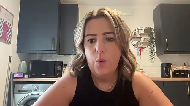 annabellewarick online show from July 19, 2026, 7:10 pm