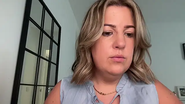 annabellewarick online show from May 26, 2026, 1:42 pm
