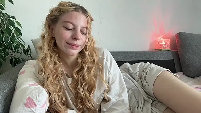 Fanny Fresh online show from August 2, 2026, 9:07 am