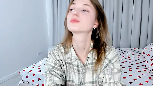 ErinnPieloch online show from March 15, 2026, 7:43 pm