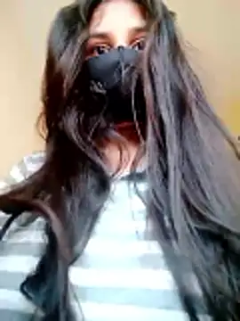 Divya3107 online show from April 18, 2026, 2:47 am