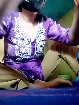 Divya3107 online show from April 16, 2026, 2:56 am