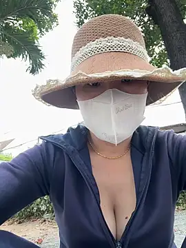 July-lovee online show from March 24, 2026, 7:08 am