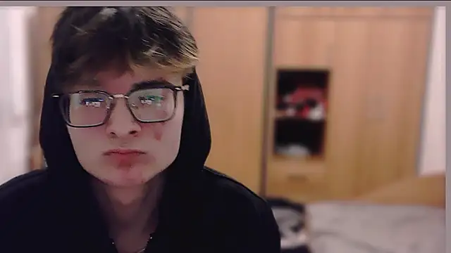 niksikor online show from March 11, 2026, 9:42 pm