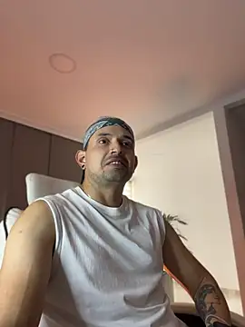 TroyeSavage online show from April 14, 2026, 9:53 pm