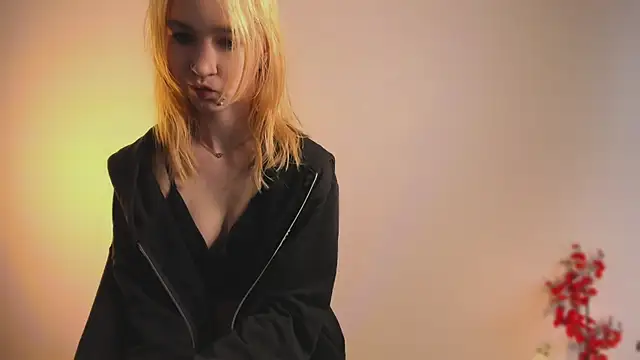 August female online show from March 26, 2026, 1:42 pm