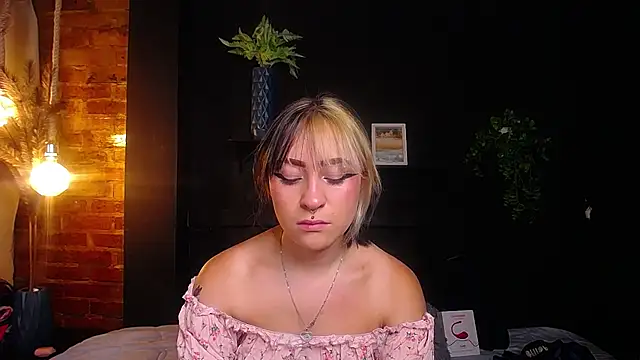 melodygirl2   online show from April 17, 2026, 8:33 pm