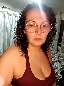 gloww877 online show from April 1, 2026, 6:27 pm