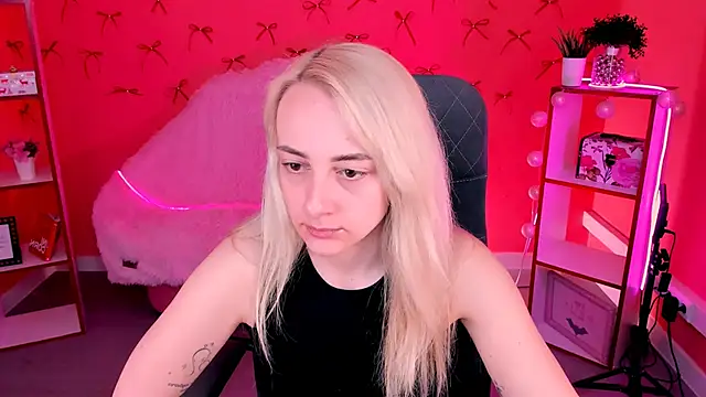 CarolMoor online show from April 7, 2026, 9:11 am