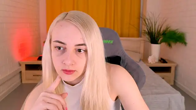 CarolMoor online show from March 26, 2026, 9:07 am