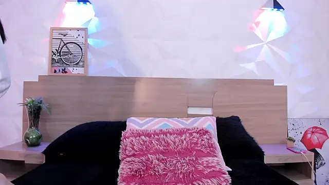 Snapshot of KittyVelve chatting on April 23, 2026, 1:24 pm KittyVelve online show from April 23, 2026, 1:24 pm