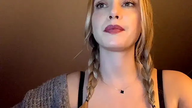 ScarlettSensitive online show from April 16, 2026, 9:39 pm