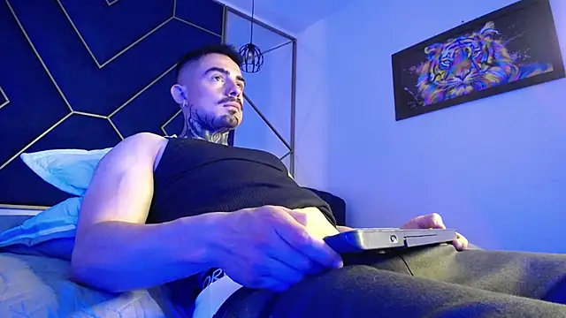 Dallas Whitee online show from April 16, 2026, 1:34 pm