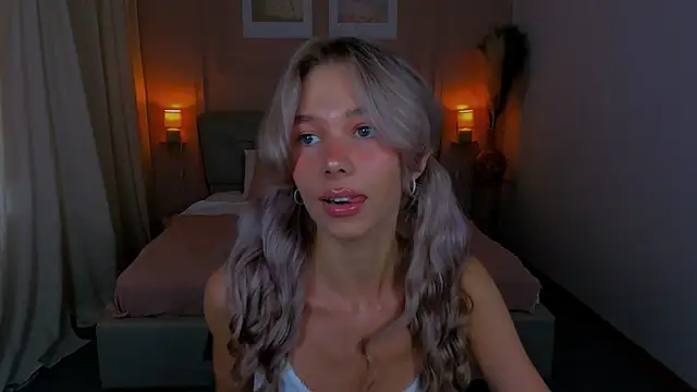Snapshot of LuluAlis chatting on July 9, 2026, 3:22 pm LuluAlis online show from July 9, 2026, 3:22 pm
