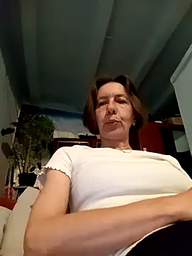 Snapshot of Tania9876 chatting on May 1, 2026, 6:35 pm Tania9876 online show from May 1, 2026, 6:35 pm