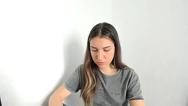 summmmersky1 online show from March 30, 2026, 8:49 am