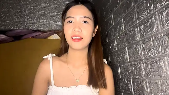 EunaBarretto online show from March 19, 2026, 10:15 am